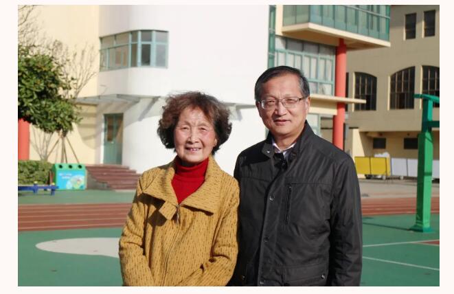 配图1:施建平老师与李老师合影.jpg QQ截图20220827111318.jpg
